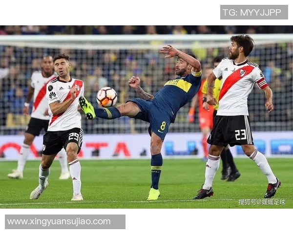 足球球星压迫感精彩瞬间集锦超强防守与进攻对抗展现